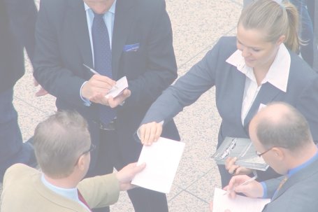 recruiter-out-doing-a-custom-search-with-her-network